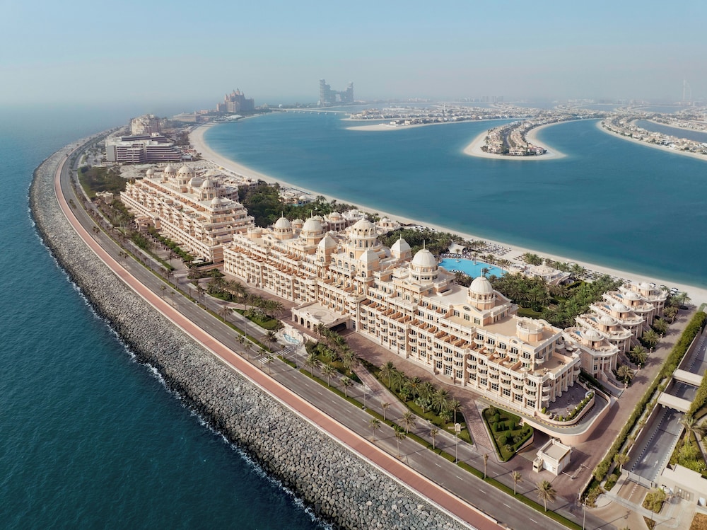 Raffles The Palm — Hotel building in Dubai
