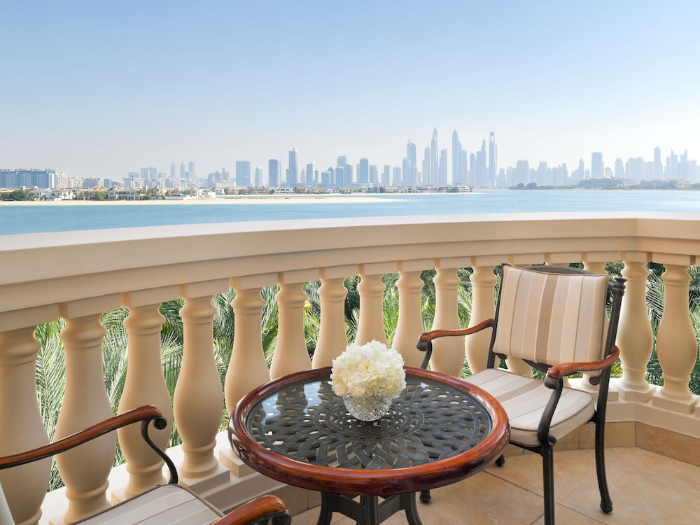 Raffles The Palm — Hotel rooms in Dubai