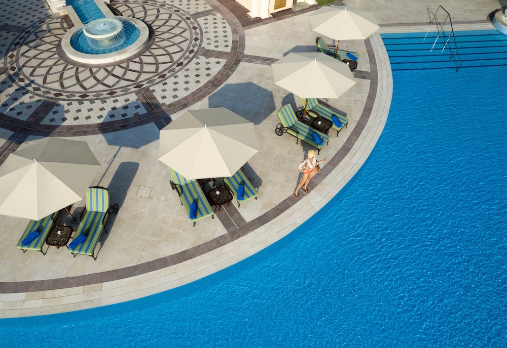 Raffles The Palm — Swimming pool in Dubai