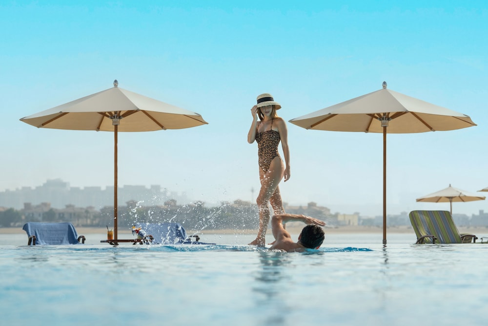 Raffles The Palm — Swimming pool in Dubai