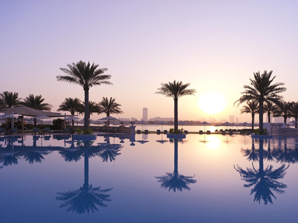 Raffles The Palm — Swimming pool in Dubai