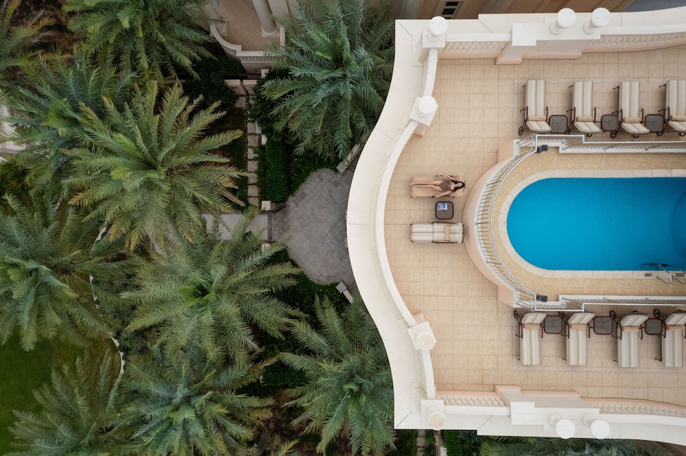 Raffles The Palm — Swimming pool in Dubai