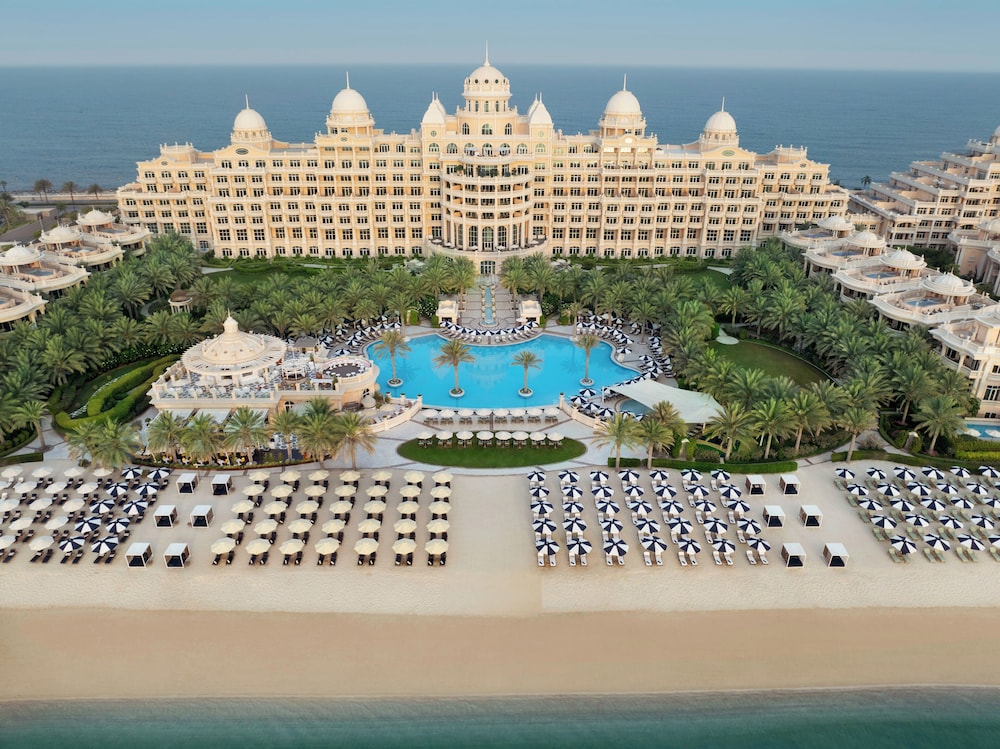 Raffles The Palm — Hotel building in Dubai