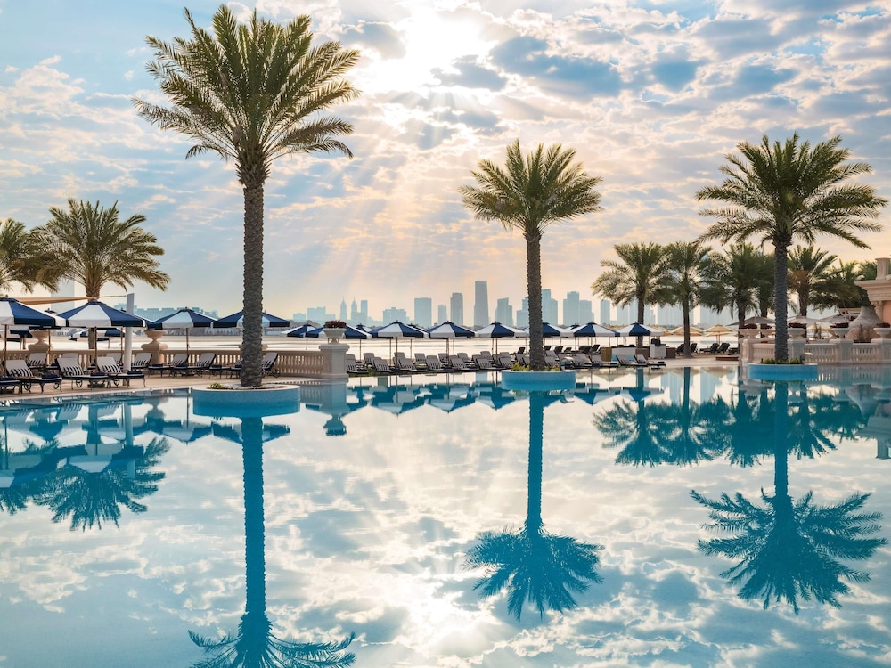 Raffles The Palm — Swimming pool in Dubai
