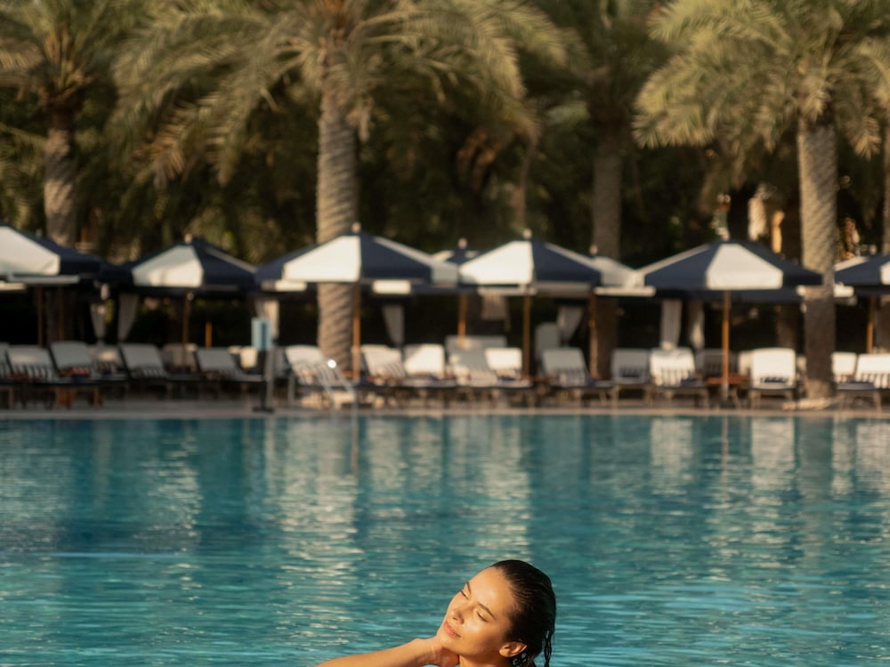 Raffles The Palm — Swimming pool in Dubai