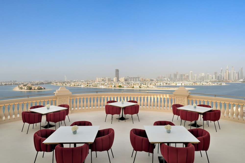 Raffles The Palm — Restaurant & bars in Dubai