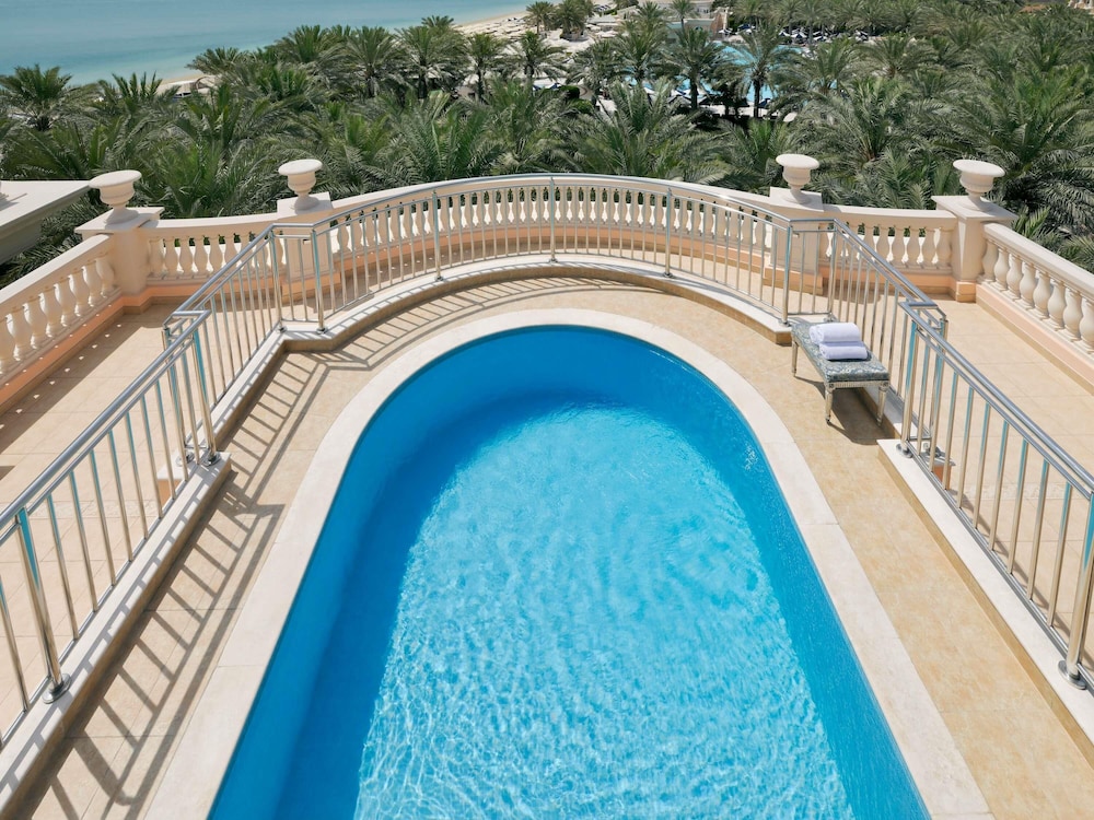 Raffles The Palm — Swimming pool in Dubai