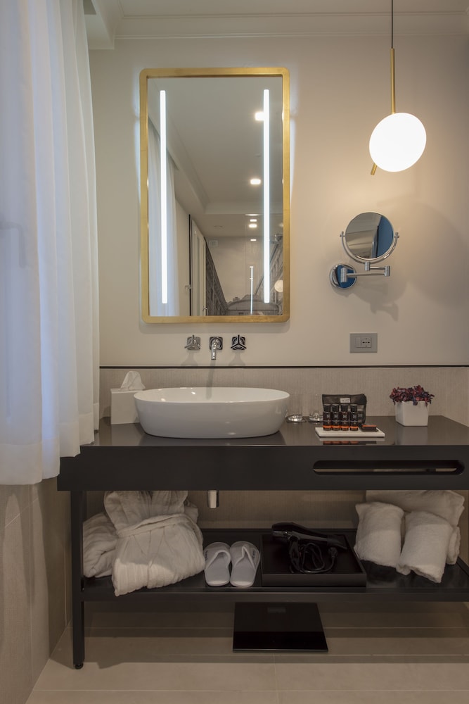 H10 Palazzo Canova — Hotel rooms in Venice, Veneto