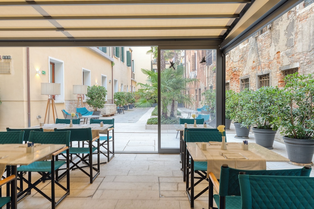H10 Palazzo Canova — Restaurant & bars in Venice, Veneto