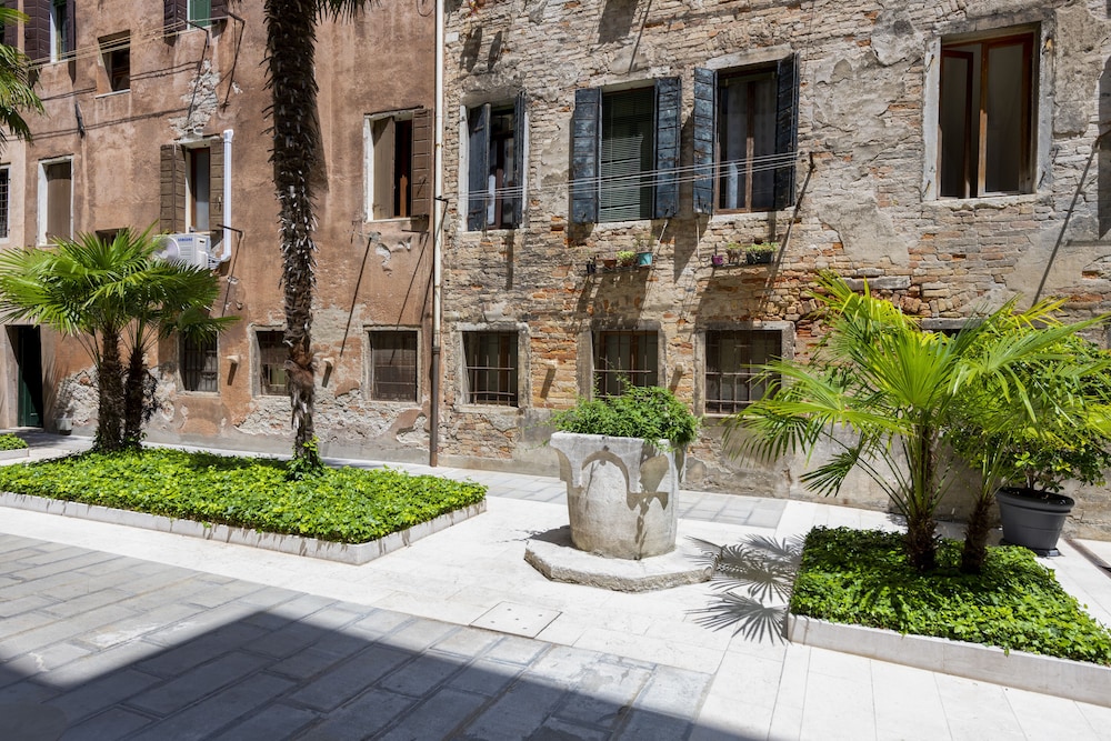 H10 Palazzo Canova — Hotel building in Venice, Veneto