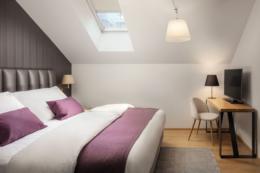 MOODs Charles Bridge — Hotel rooms in Prague, Prague