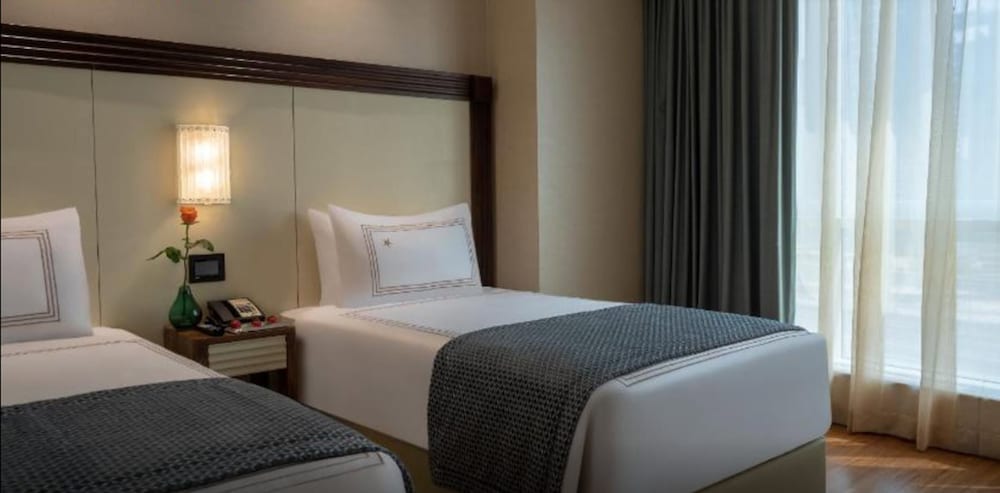 Stella Di Mare Dubai Marina Hotel — Hotel rooms in Dubai