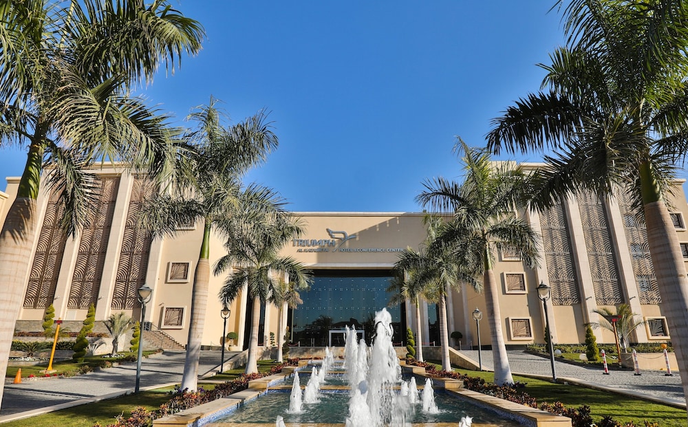 Triumph Luxury Hotel - zdjęcie 2