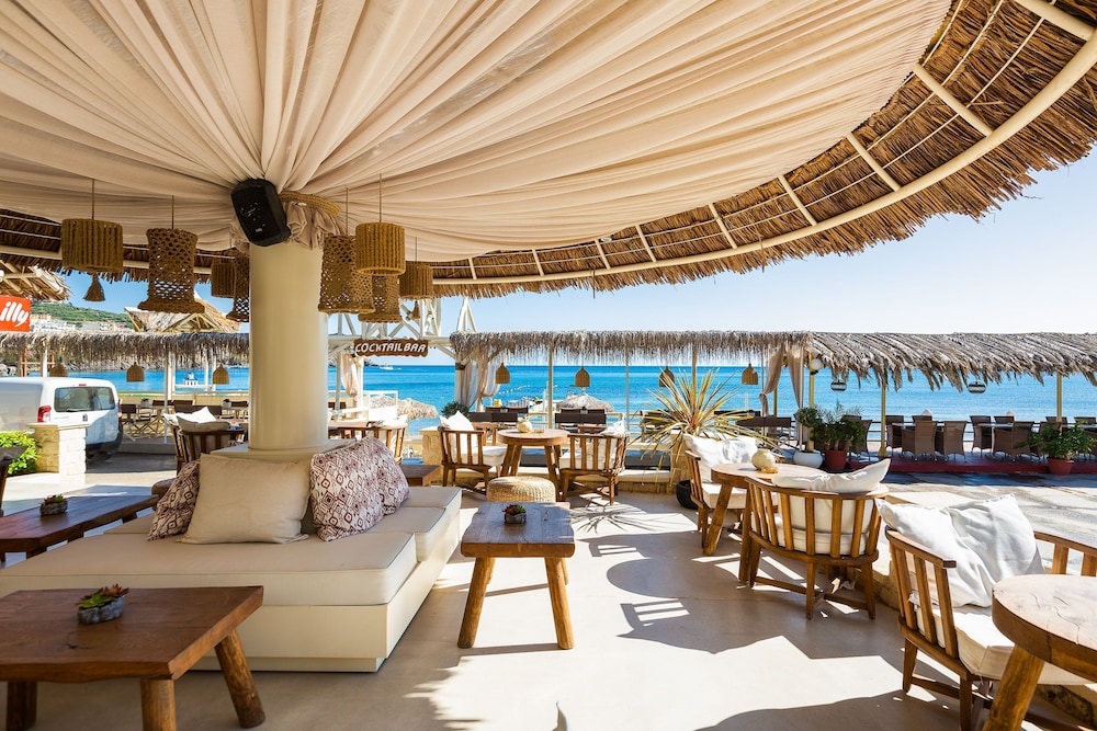 Nostos Beach Boutique Hotel — Restaurant & bars in Bali