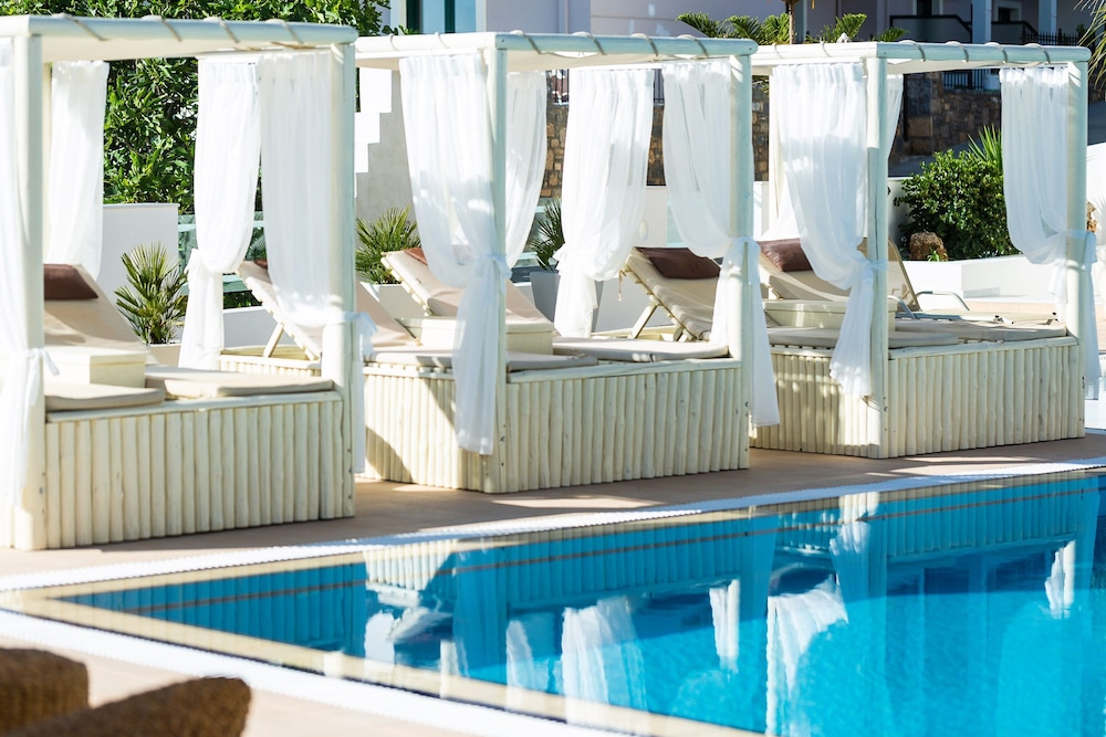 Nostos Beach Boutique Hotel — Swimming pool in Bali