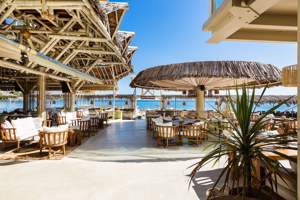 Nostos Beach Boutique Hotel — Restaurant & bars in Bali