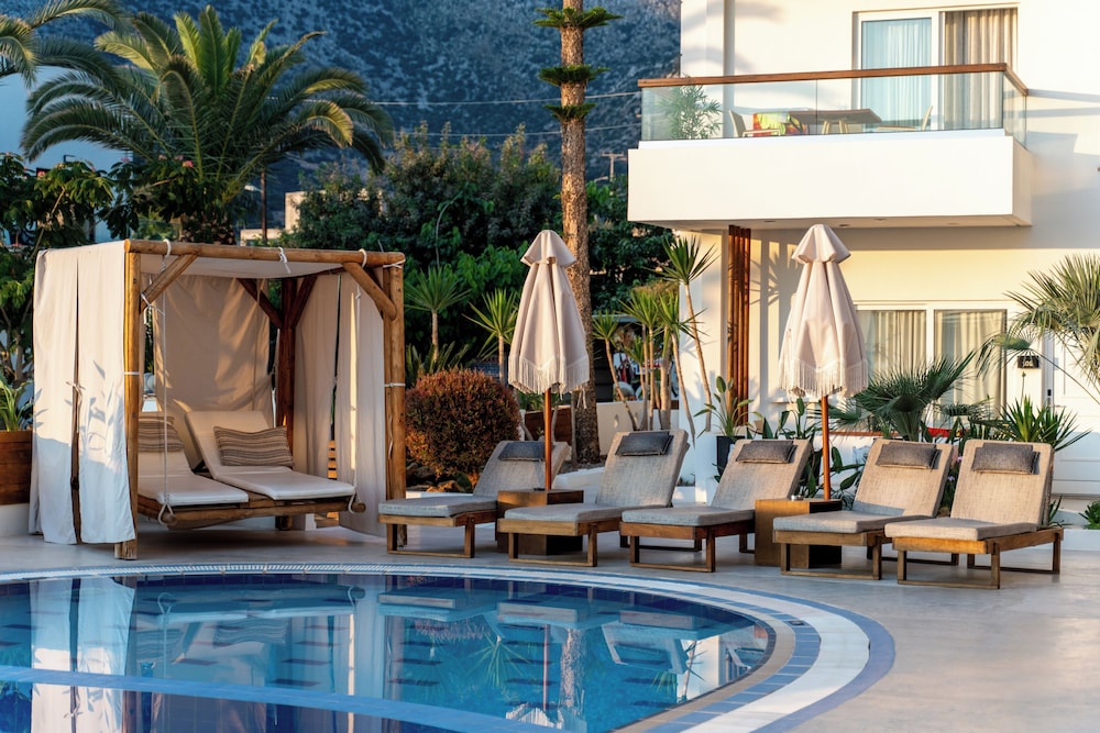 Nostos Beach Boutique Hotel — Swimming pool in Bali