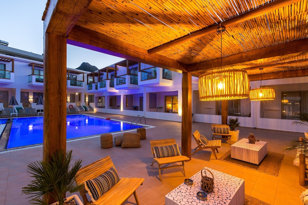 Nostos Beach Boutique Hotel — Swimming pool in Bali