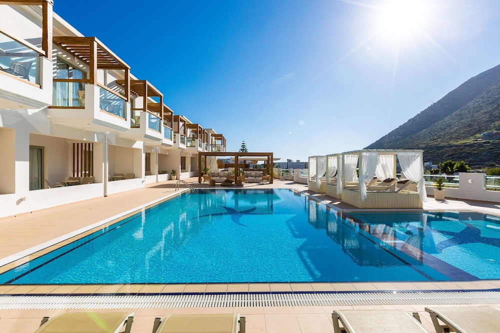 Nostos Beach Boutique Hotel — Swimming pool in Bali