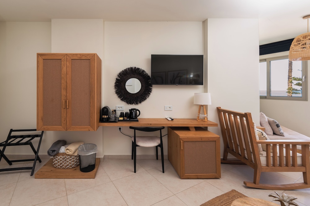 Nostos Beach Boutique Hotel — Hotel rooms in Bali