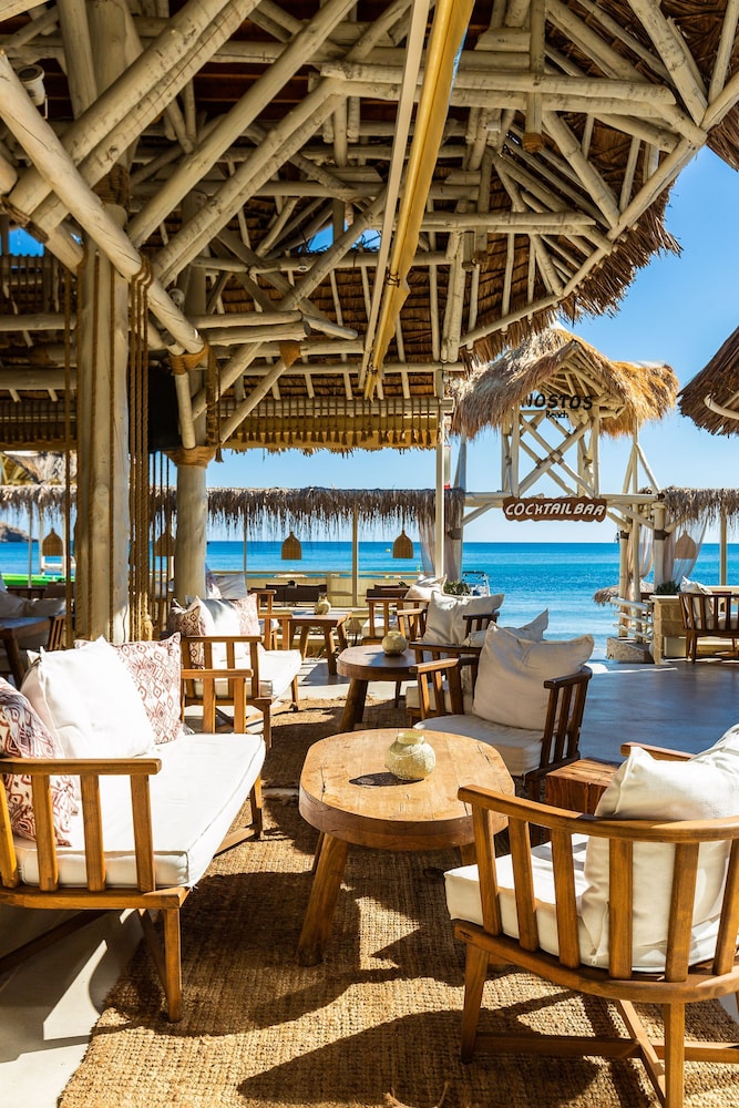 Nostos Beach Boutique Hotel — Restaurant & bars in Bali
