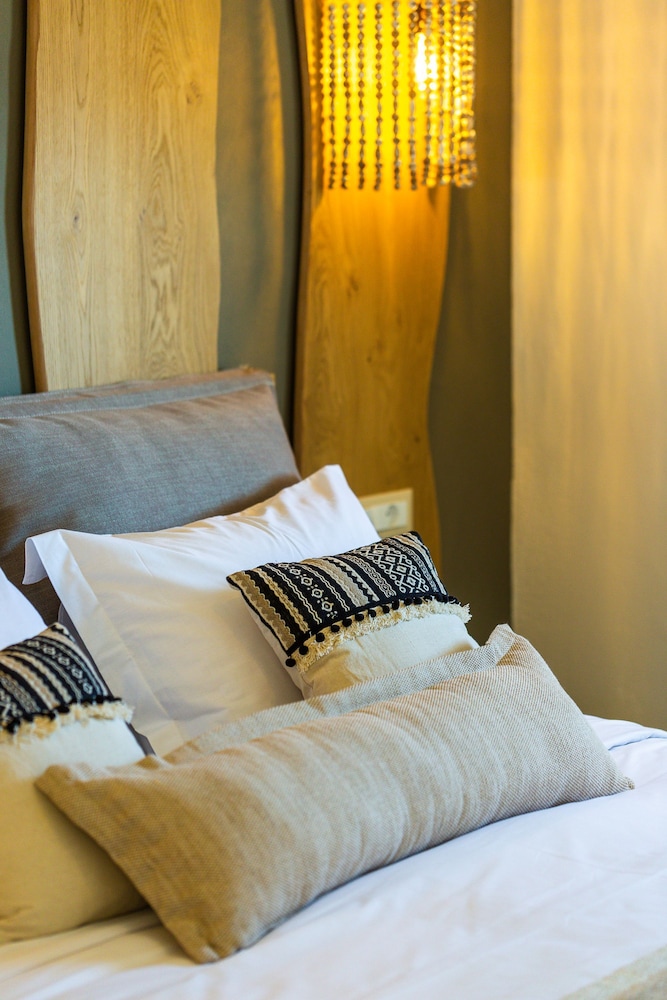 Nostos Beach Boutique Hotel — Hotel rooms in Bali