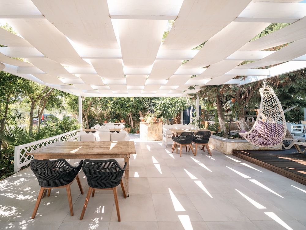 Georgia's Garden by Omilos Hotels — Restaurant & bars in Gazi