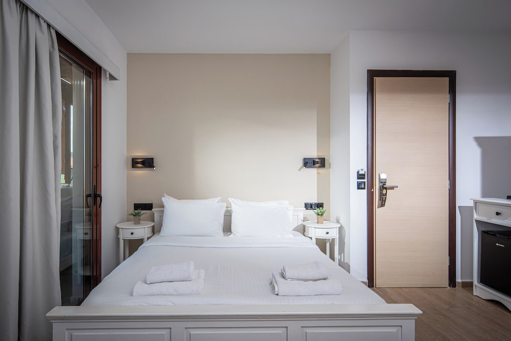 Georgia's Garden by Omilos Hotels — Hotel rooms in Gazi