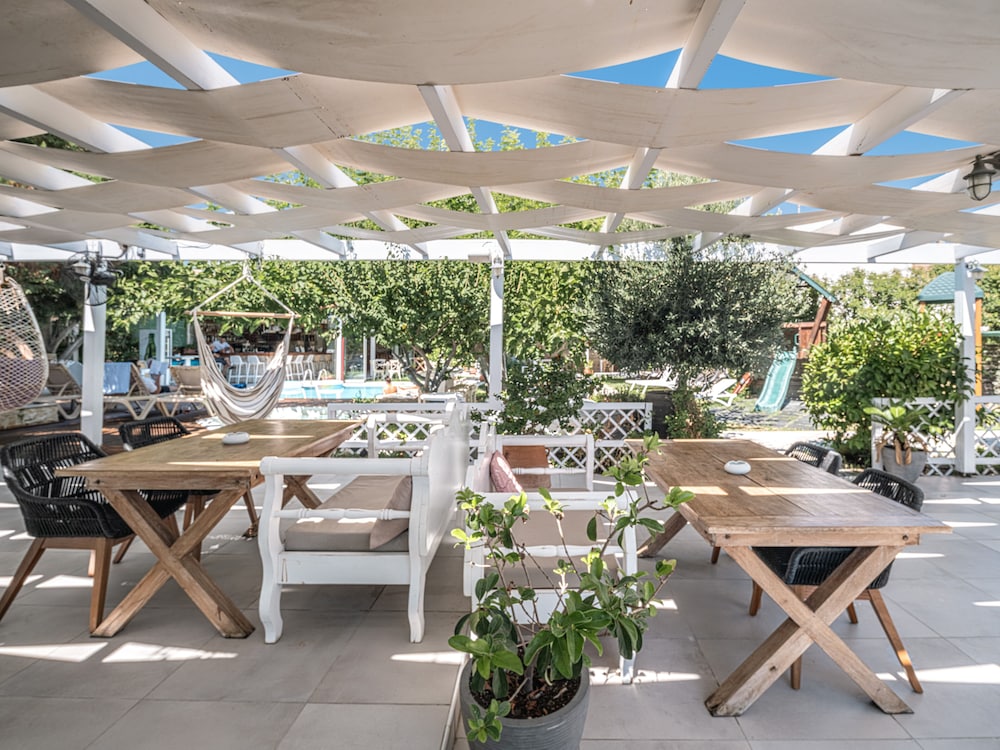 Georgia's Garden by Omilos Hotels — Restaurant & bars in Gazi