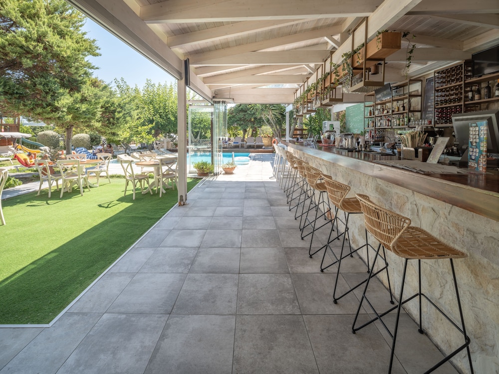 Georgia's Garden by Omilos Hotels — Restaurant & bars in Gazi