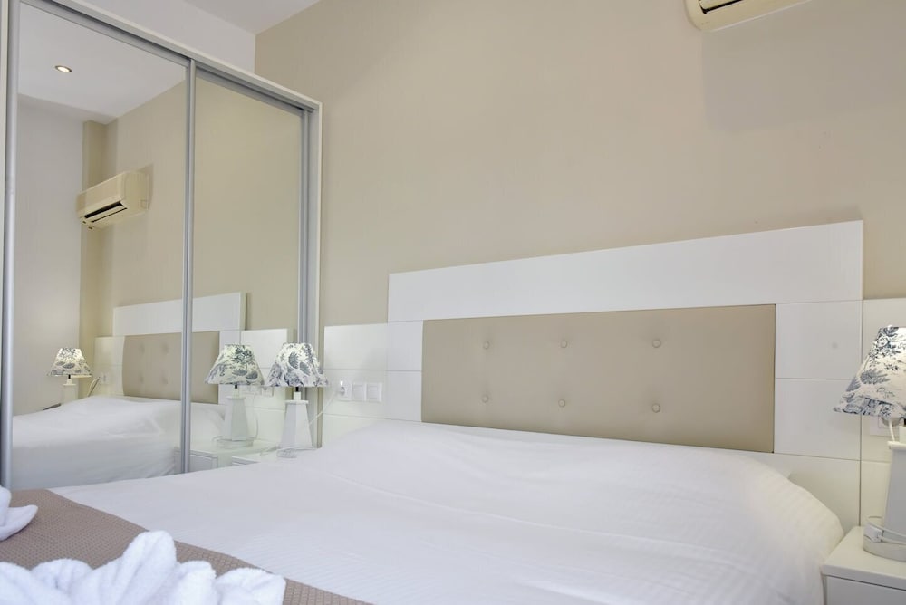 Georgia's Garden by Omilos Hotels — Hotel rooms in Gazi