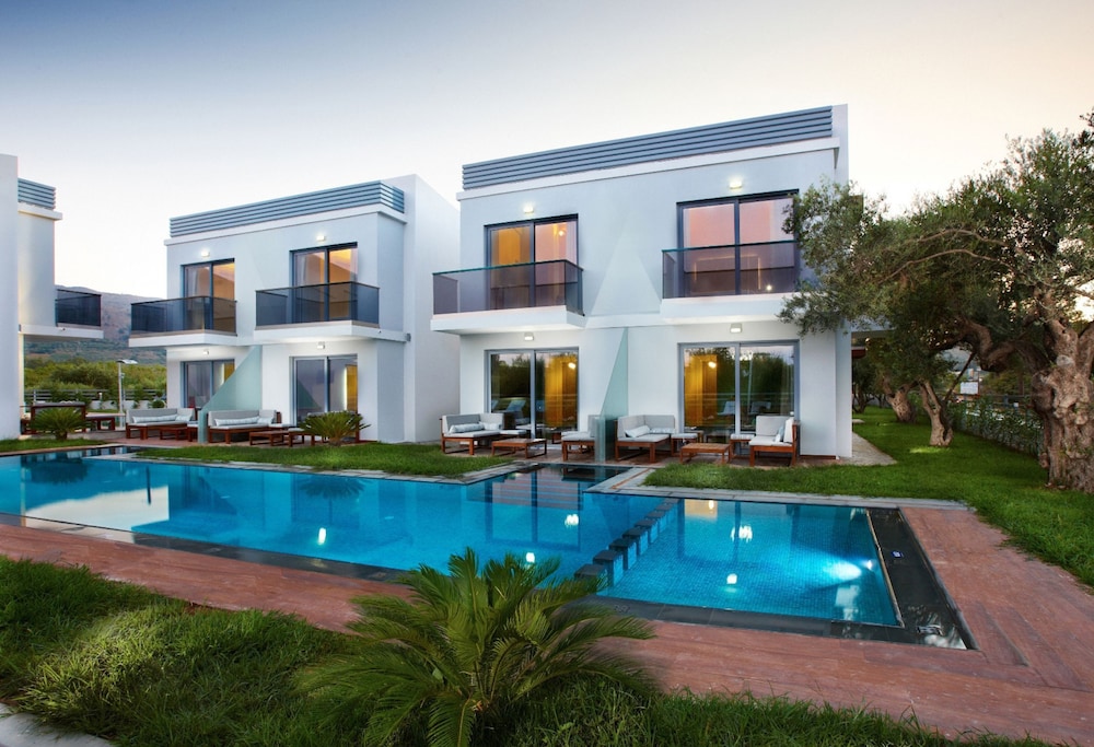 Annas House — Swimming pool in Georgioupolis