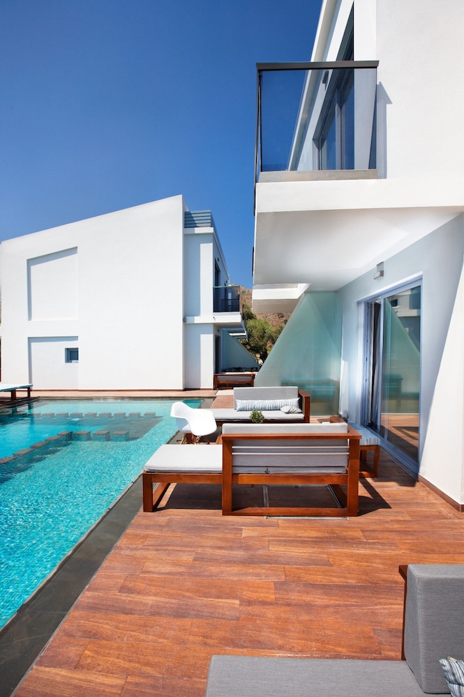 Annas House — Swimming pool in Georgioupolis