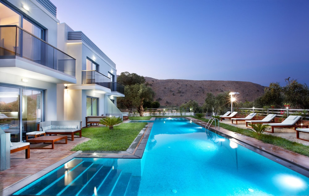 Annas House — Swimming pool in Georgioupolis