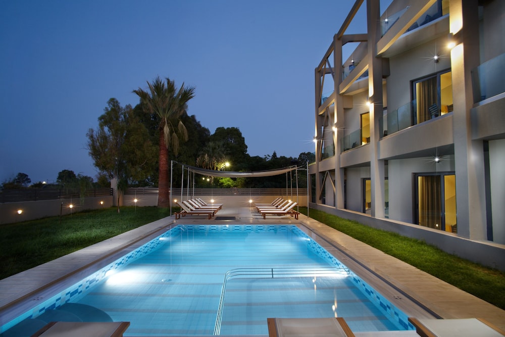 Annas House — Swimming pool in Georgioupolis