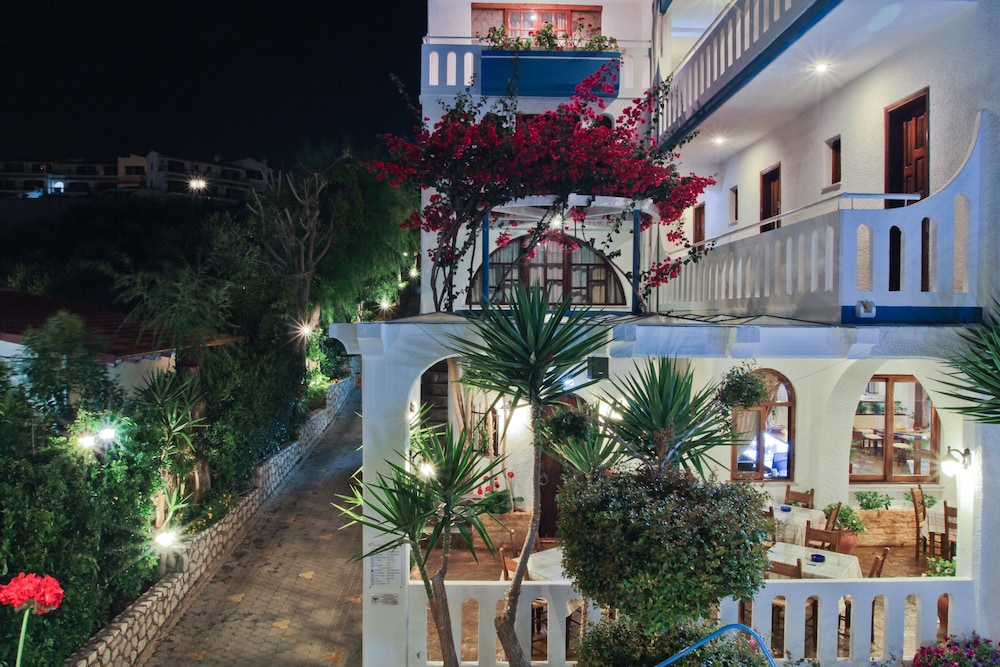 Folia Apartments — Hotel building in Chania