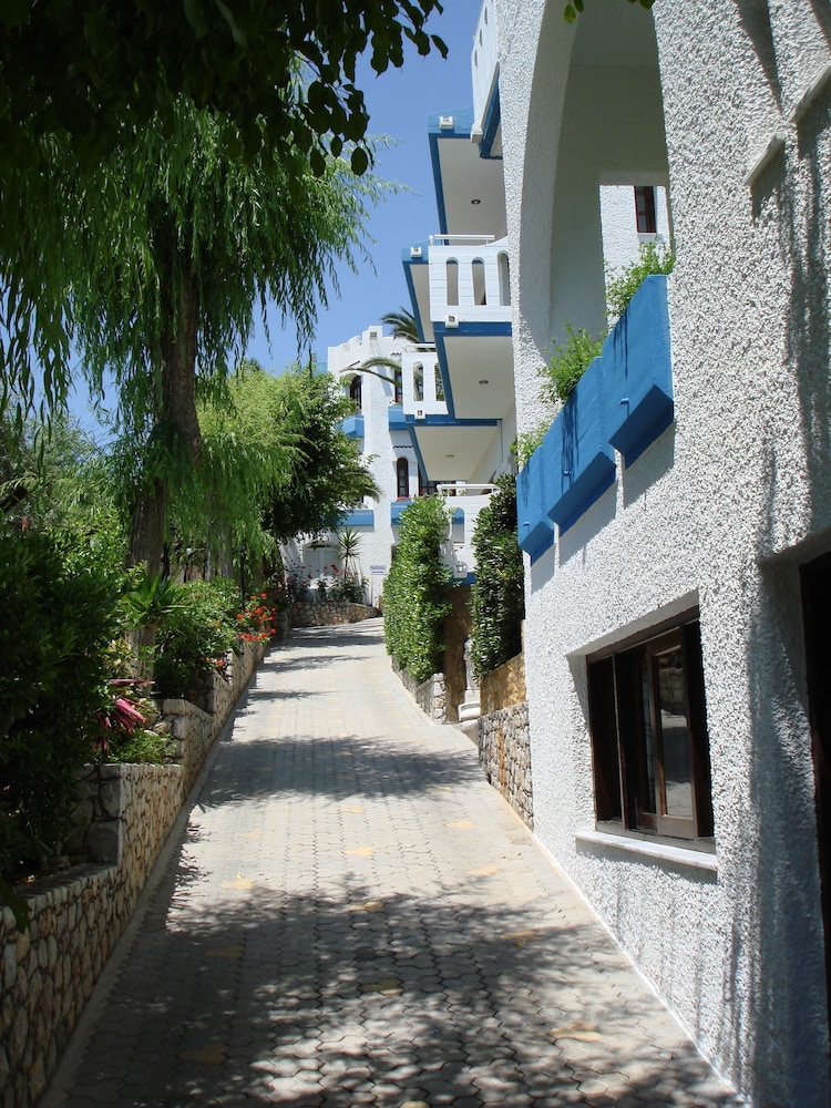 Folia Apartments — Hotel building in Chania