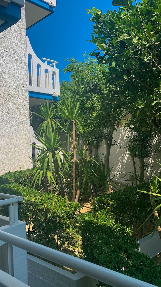 Folia Apartments — Hotel building in Chania
