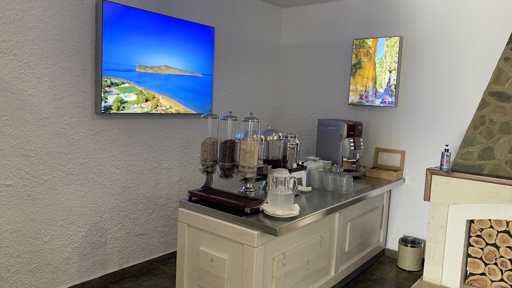 Folia Apartments — Restaurant & bars in Chania