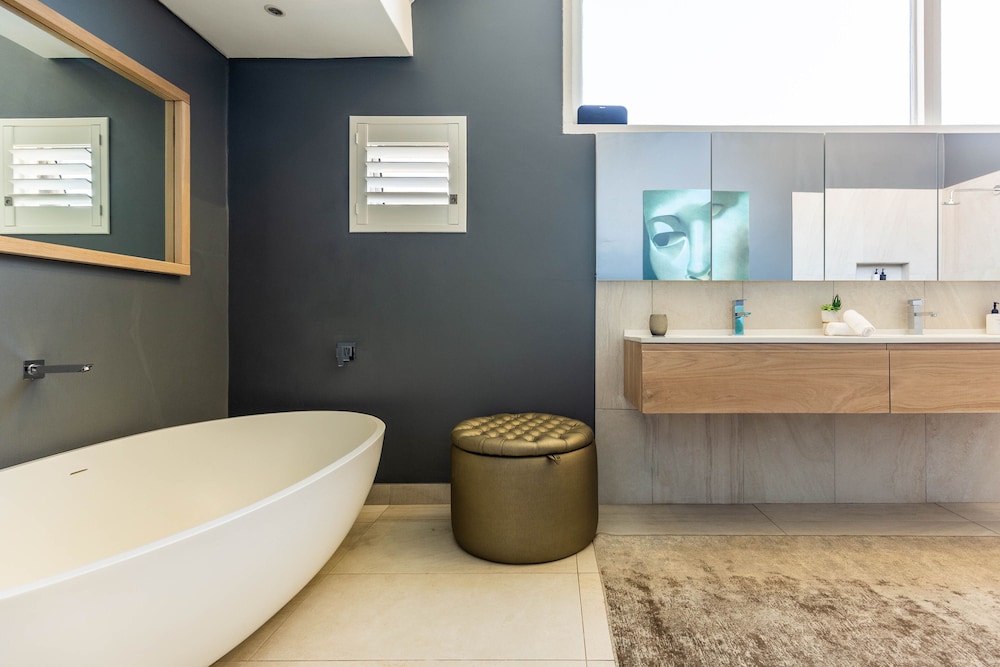 The Clarendon - Fresnaye — Hotel rooms in Cape Town, Western Cape