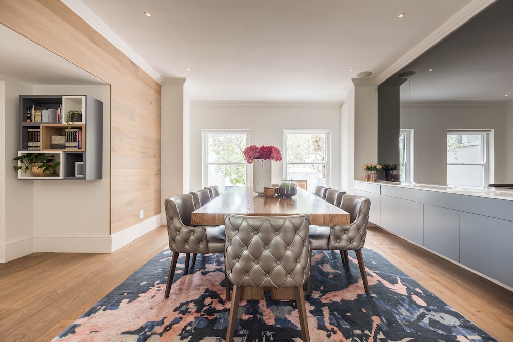 The Clarendon - Fresnaye — Restaurant & bars in Cape Town, Western Cape