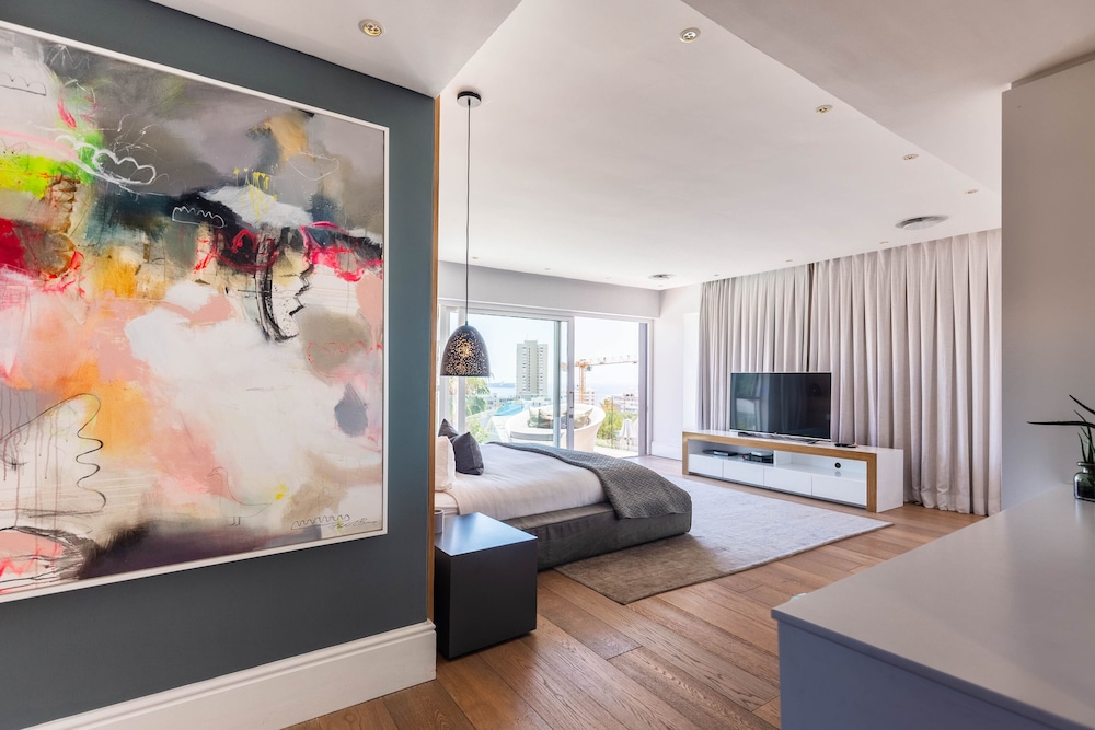 The Clarendon - Fresnaye — Hotel rooms in Cape Town, Western Cape