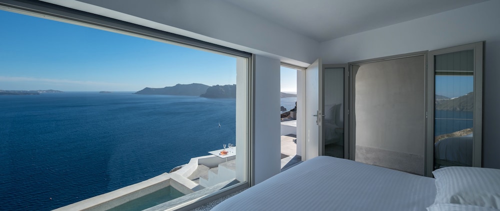 Echoes Luxury Suites — Hotel rooms in Oia, South Aegean
