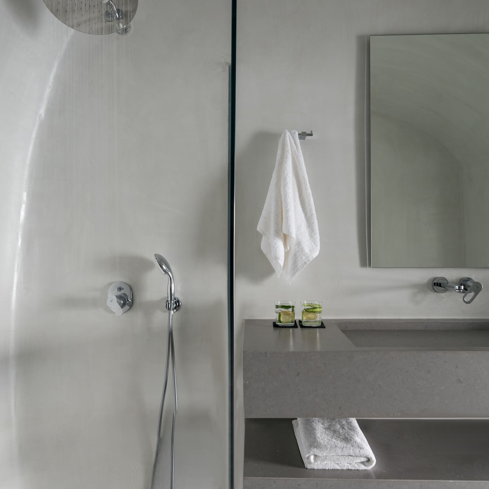 Echoes Luxury Suites — Hotel rooms in Oia, South Aegean