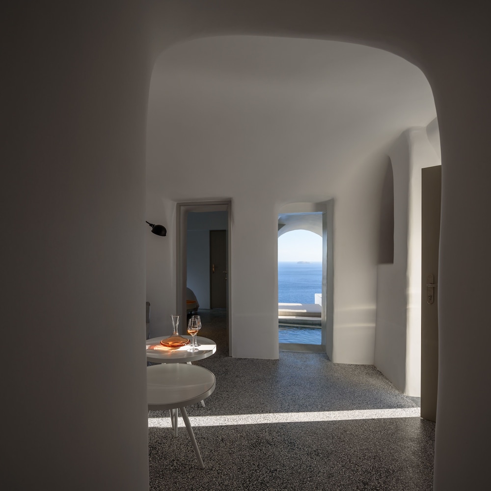 Echoes Luxury Suites — Hotel rooms in Oia, South Aegean
