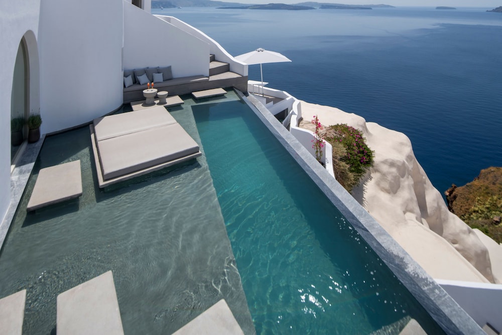 Echoes Luxury Suites — Main photo in Oia, South Aegean