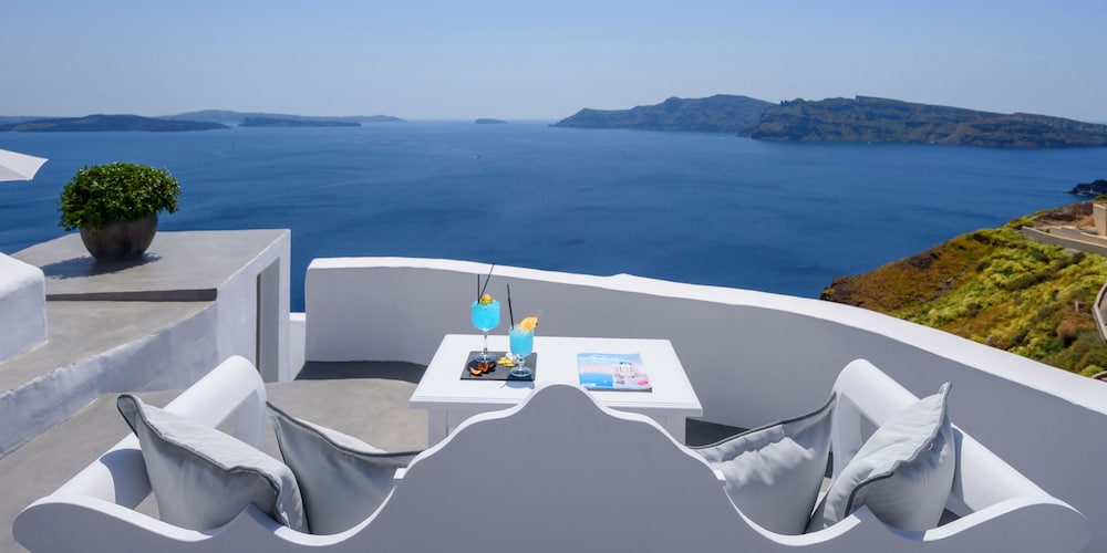 Echoes Luxury Suites — Restaurant & bars in Oia, South Aegean