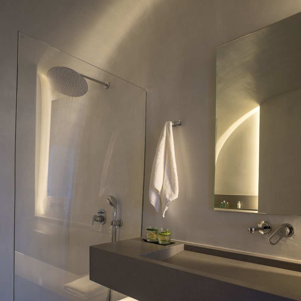 Echoes Luxury Suites — Hotel rooms in Oia, South Aegean