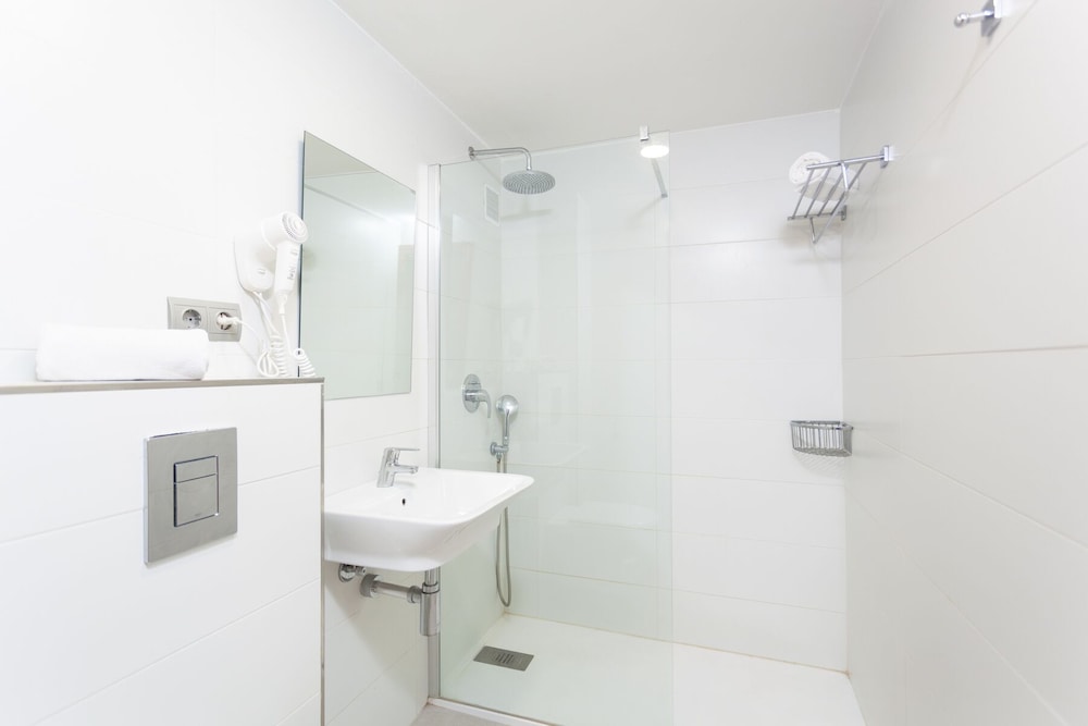 Aparthotel Africamar — Hotel rooms in Can Picafort, Balearic Islands