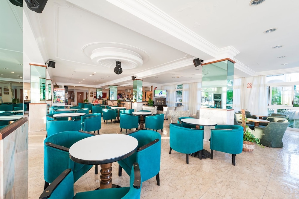 Aparthotel Africamar — Restaurant & bars in Can Picafort, Balearic Islands